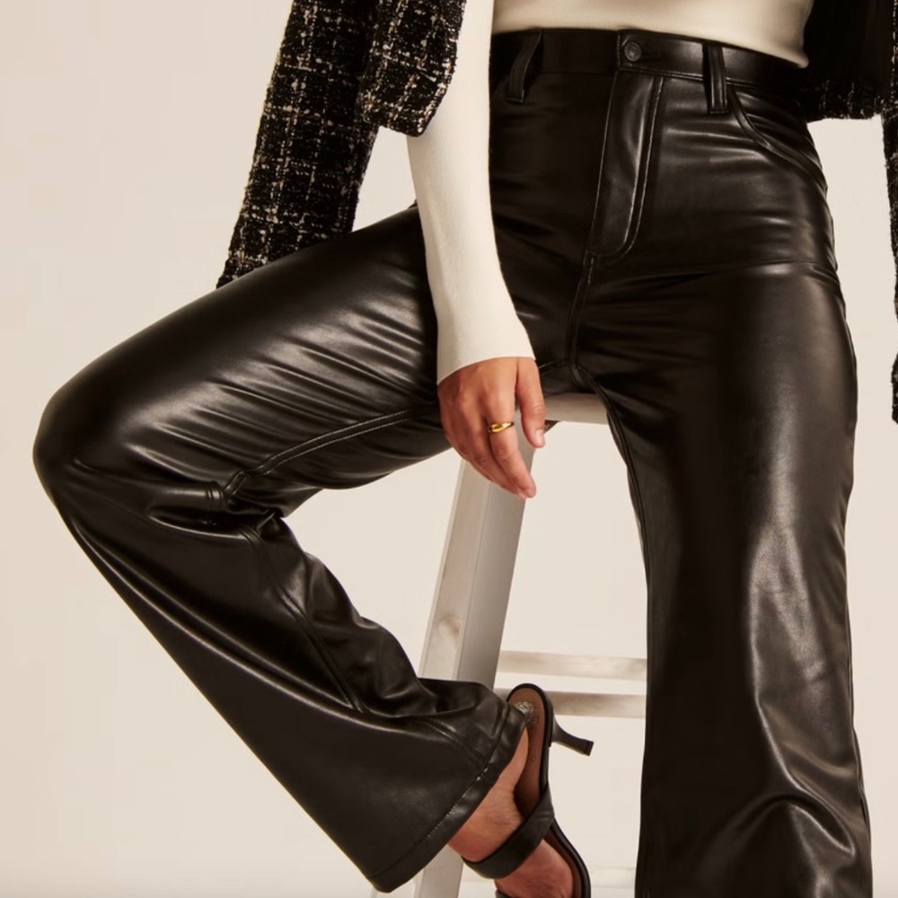 Abercrombie & Fitch Curve Love Black Vegan 90s Relaxed Leather Pants 31 long 31L